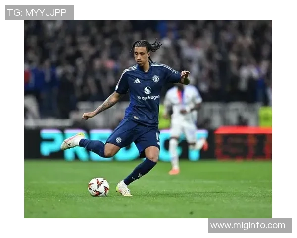 曼联官方发布对手观察报告聚焦里昂球队实力分析与战术特点