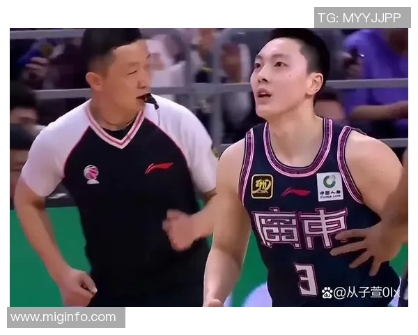 广东季后赛阵容揭晓胡明轩领衔五后卫中锋莫兰德搭档2米26巨人